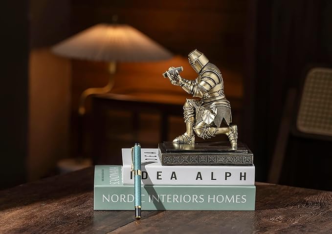 NCQIXIAO Templar Vanguard Soldier Pen Holder Pencil Stand Desk Organizers and Accessories as Gift for Medieval Warrior Enthusiast (Bronze)