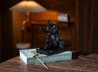 NCQIXIAO Medieval Templar Vanguard Officer Knight Pen Holder Pen Stand Desk Organizers and Accessories Resin Mobile Phone Stand as Gift for Office and Home Desk Organizer (Black)