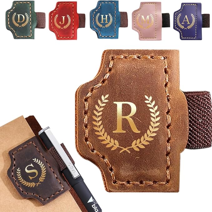 Personalized Bygone Mark Bookmark with Pen Holder, Leather Magnetic Bookmark 26 Letters,Gifts for Book Lovers, Readers, Leather Book Marks for Men Women (Brown, R)