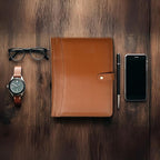 LEATHER VILLAGE Portfolio Professional Organizer – Carbon Fiber Genuine Leather Padfolio Resume Folder for A4 Letter Pad with Pen Holder, Business Card Slots & Writing Pad – Ideal for Men & Women-Tan